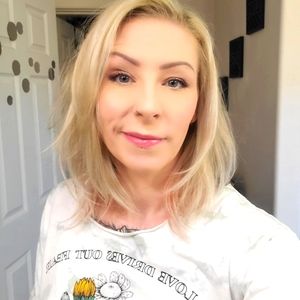 Meet your Posher, Hillary